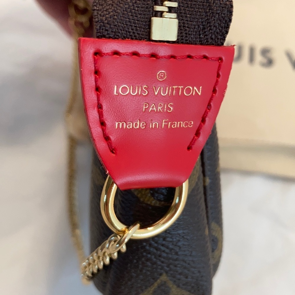 𝅺LOUIS Vuitton Christmas 2020 mini pochette access - Picture 8 of 13